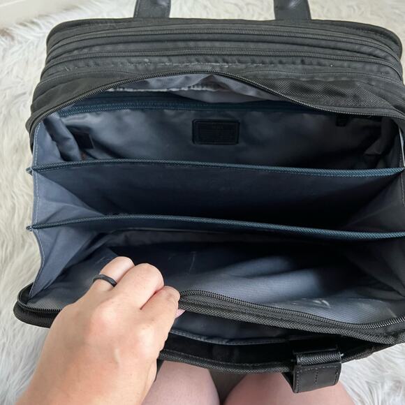 Tumi Alpha 2 Compact Large Screen Laptop Briefcase - Picture 7 of 16